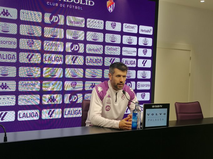 Paulo Pezzolano Y El Referéndum Por El Escudo Del Real Valladolid ...