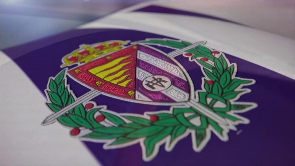 El Real Valladolid un club con uno de los escudos más bonitos de España. Fuente @realvalladolid