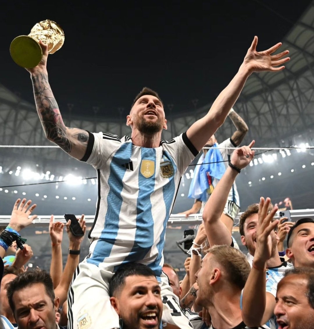 Messi levantando la copa del Mundo. Selección Argentina 