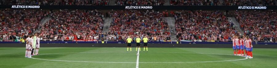 Ambos clubes guardando un minuto de silencio. Fuente: X del Atlético