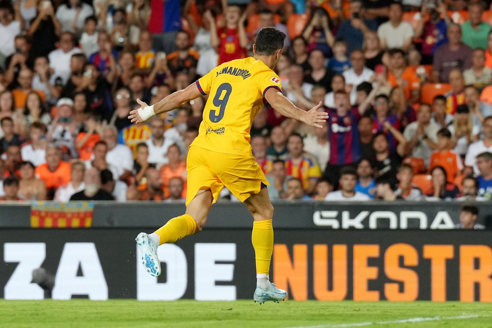 Valencia CF Barça Lewandowski despedida Mestalla Looking ahead