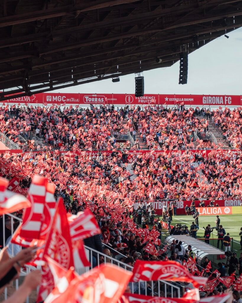 Afición del Girona en Montilivi. Fuente: X del Girona