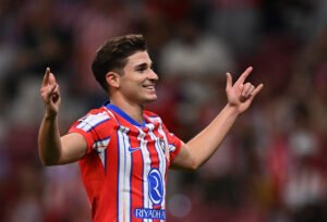 Julián Álvarez celebrando su primer gol. Fuente: by Denis Doyle/Getty Images