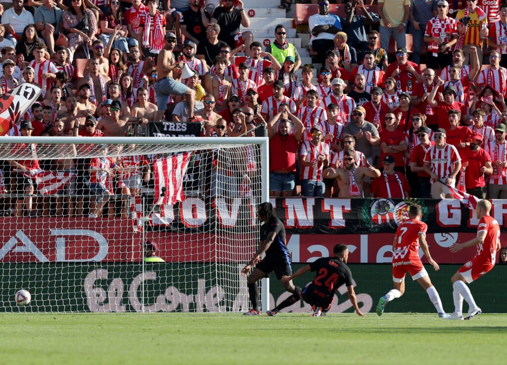 Stuani anotando el Girona 1-4 Barcelona. Fuente: LLUIS GENE (Getty Images)