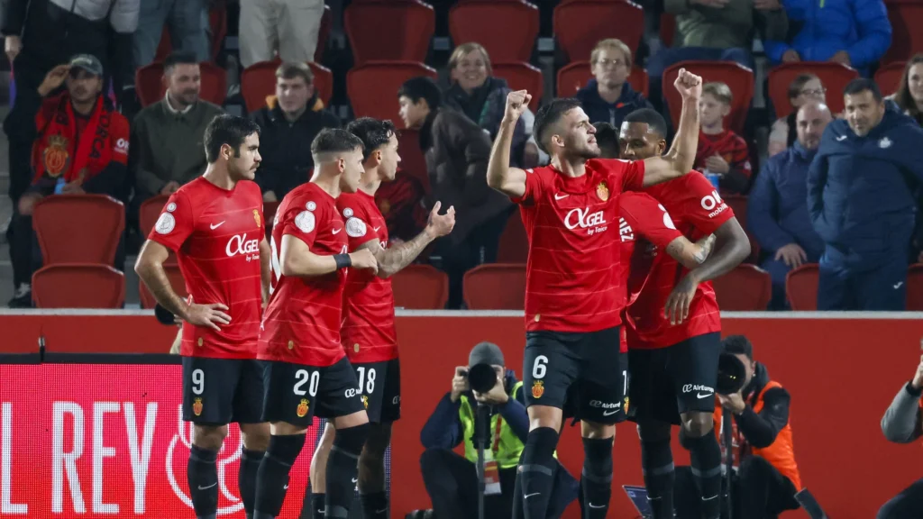Jugadores del Mallorca celebrando su victoria contra el Girona.