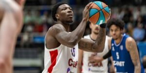 Devontae Cacok ejecuta un tiro libre en un partido con el CSKA. Fuente: Eurohoops