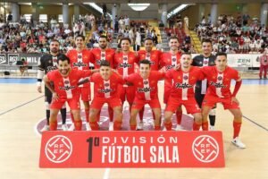 Los jugadores del Jimbee Cartagena posan para la foto oficial antes del partido contra Córdoba Patrimonio. Fuente: Jimbee Cartagena