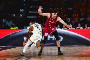 David DeJulius se marcha de Goloman en el partido. Fuente: flleida X