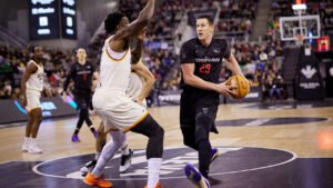 Luka Bozic penetra a canasta (Foto: vía ACB | © Coviran Granada | Fermín Rodríguez/redes sociales ´web`)