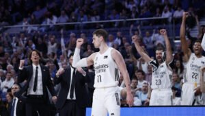 Mario Hezonja celebra una acción en el partido contra el Unicaja Málaga. Fuente: ACB vía web