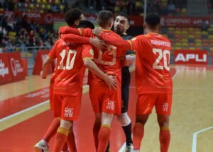 Mellado celebra su gol con el resto de sus compañeros. Fuente: Jimbee Cartagena