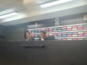 Alejandro Arribas junto a Víctor Alonso en la rueda de prensa